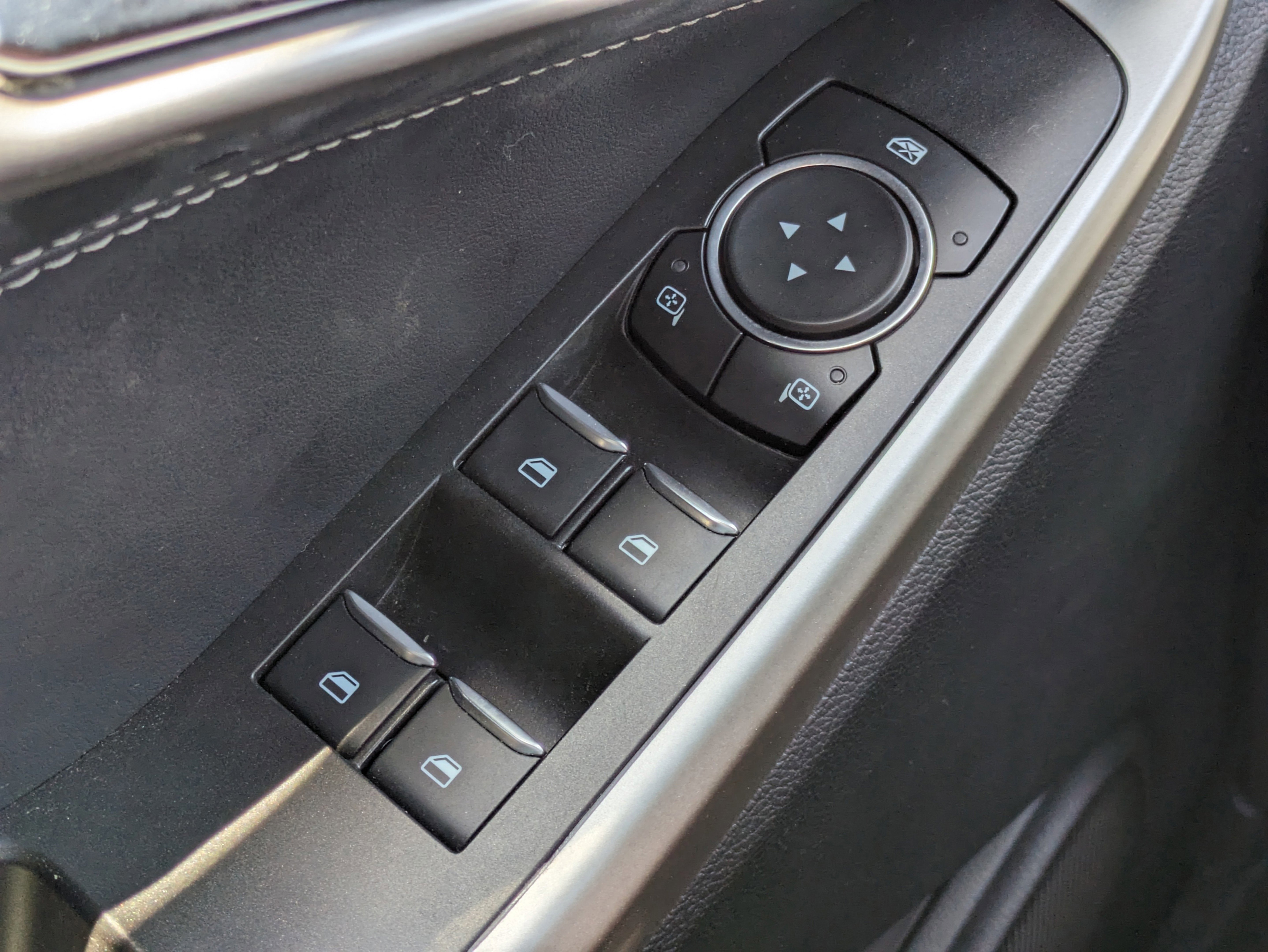 Certified 2021 Ford Explorer XLT w/ Equipment Group 202A image 20