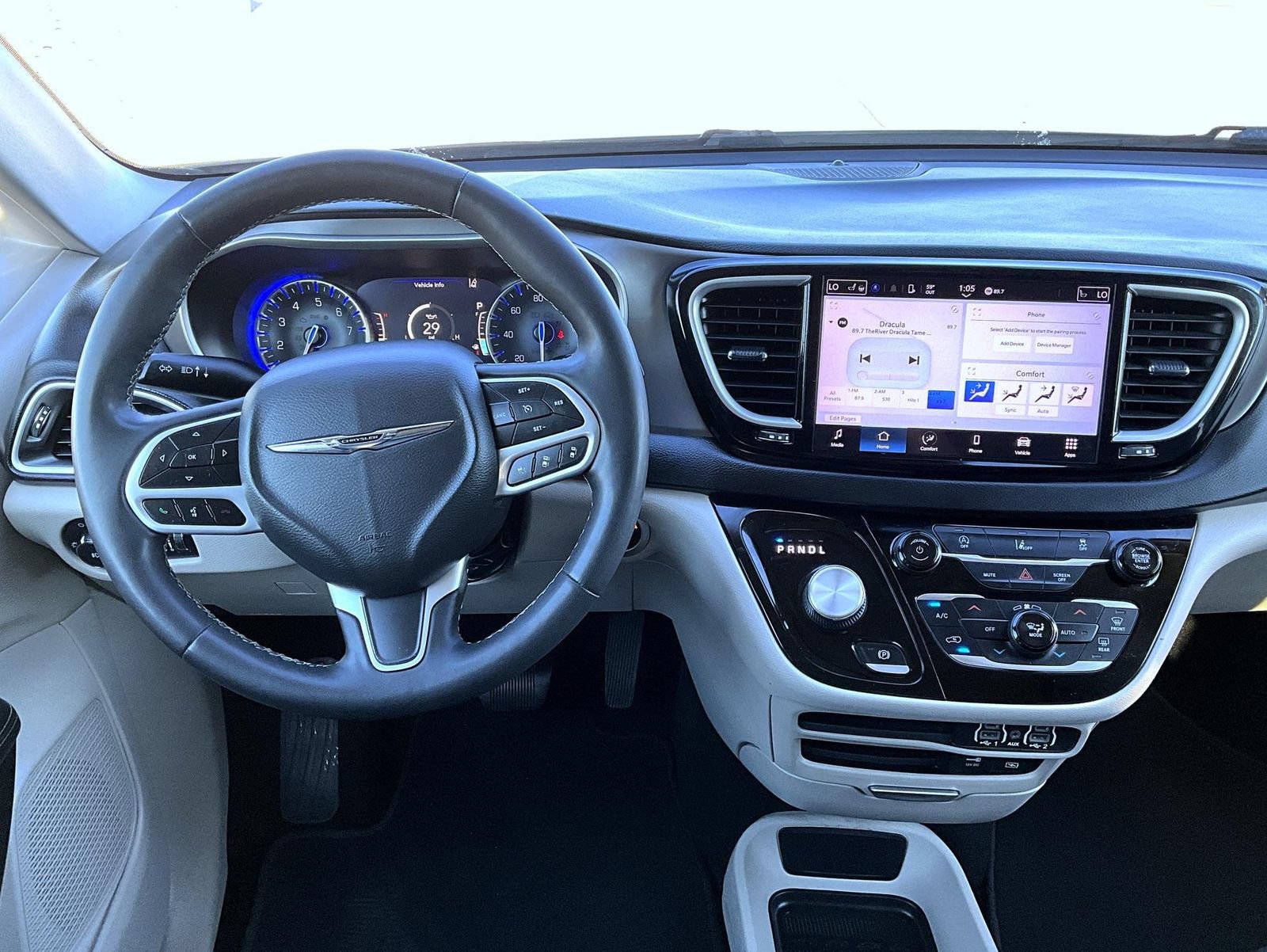 Used 2022 Chrysler Pacifica Touring-L FWD image 12