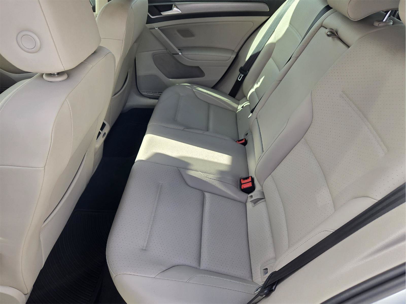 Used 2017 Volkswagen Golf SE FWD image 29