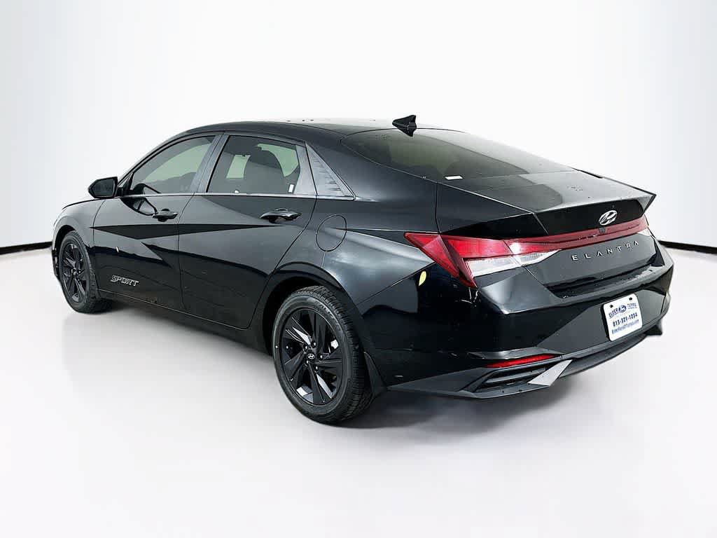 Used 2022 Hyundai Elantra SEL FWD image 4