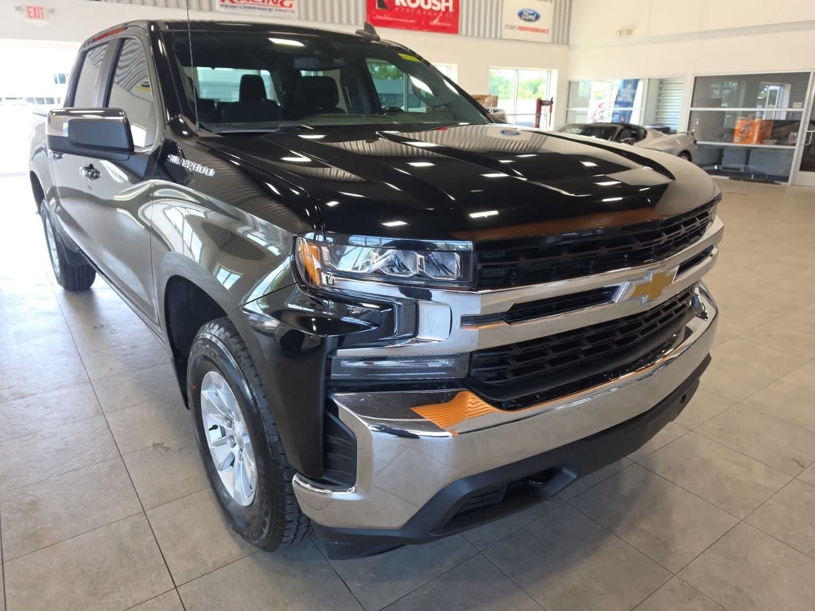 Used 2021 Chevrolet Silverado 1500 LT w/ LPO, Liner Protection Package AWD/4WD image 3