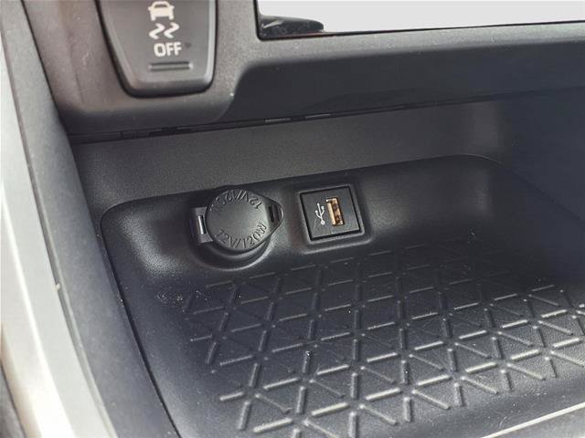 Used 2025 Toyota RAV4 XLE AWD/4WD image 9