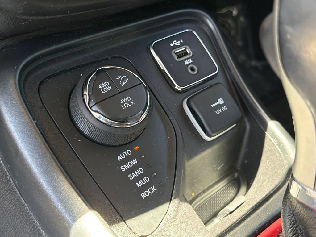Used 2020 Jeep Compass Trailhawk AWD/4WD image 29