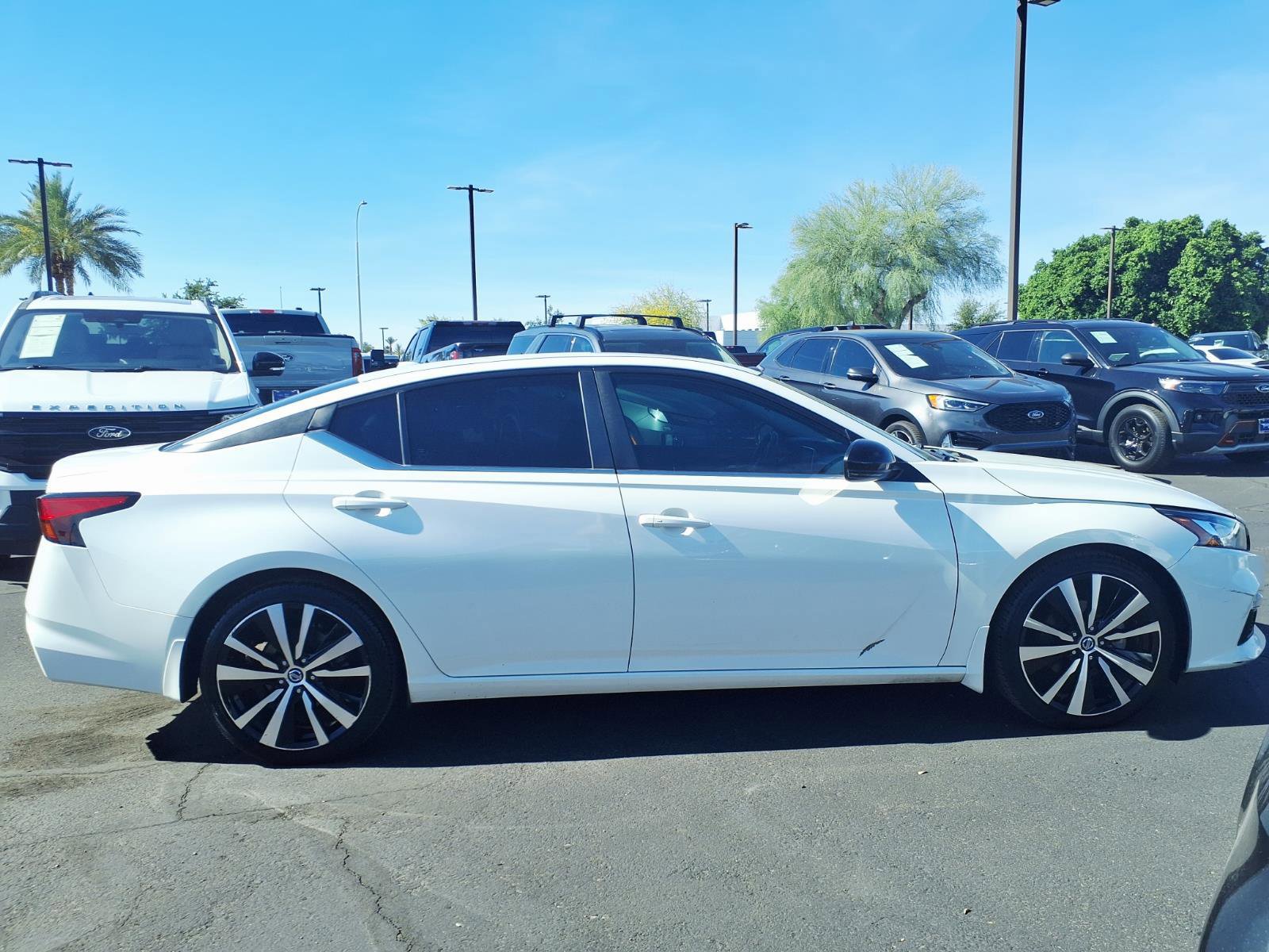 Used 2019 Nissan Altima 2.5 SR w/ SR Premium Package image 2
