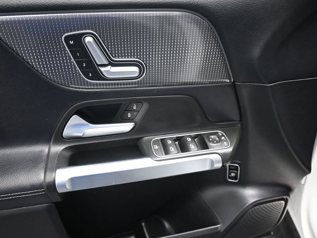 Used 2021 Mercedes-Benz GLB 250 image 11