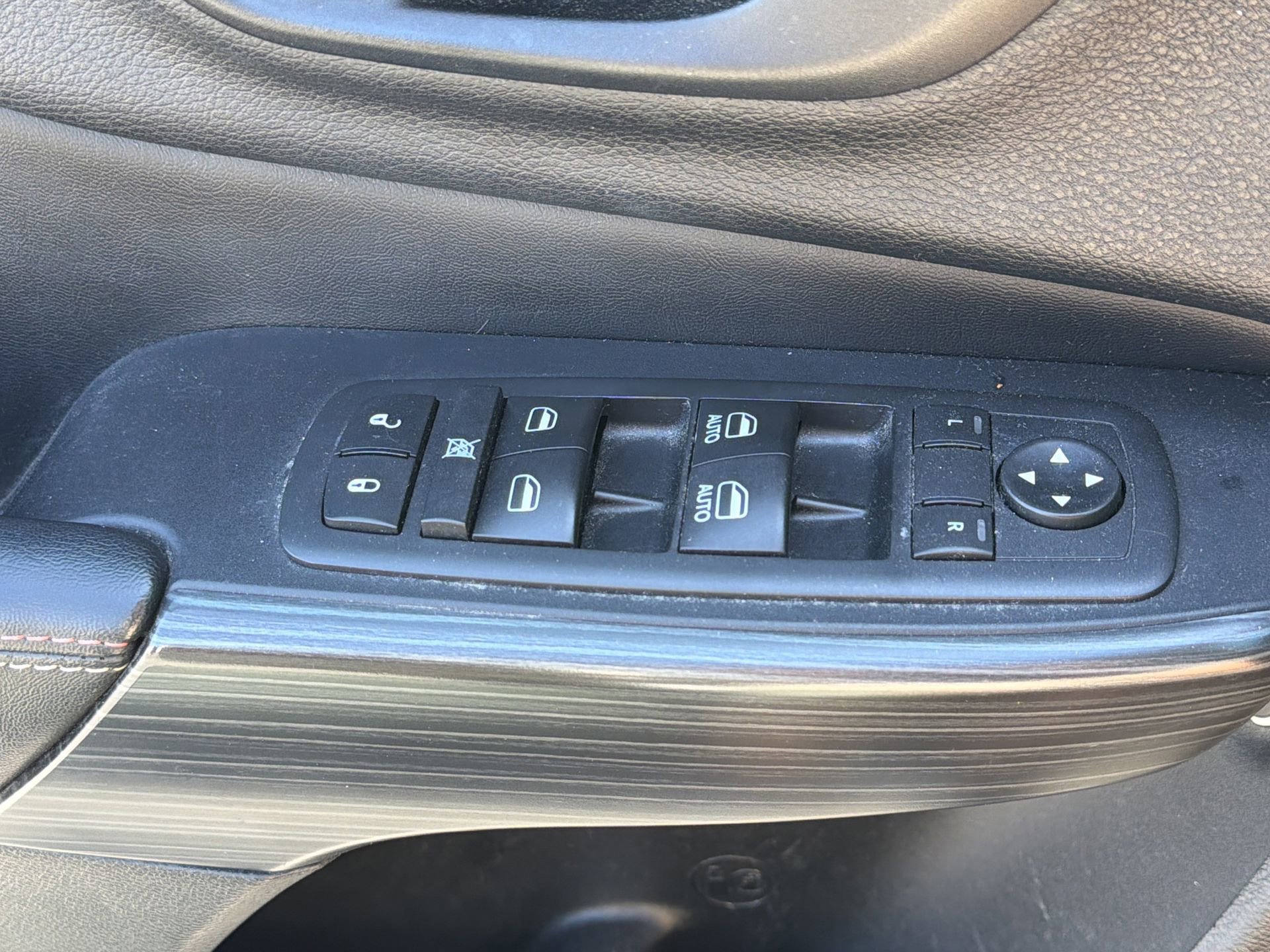 Used 2017 Jeep Cherokee Latitude w/ Safety/Convenience Group image 9