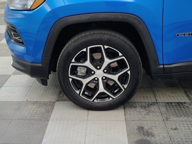 Used 2024 Jeep Compass Limited AWD/4WD image 12
