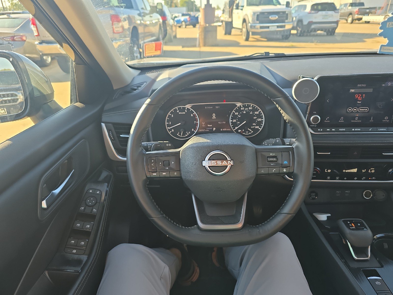 Used 2025 Nissan Rogue SV FWD image 14