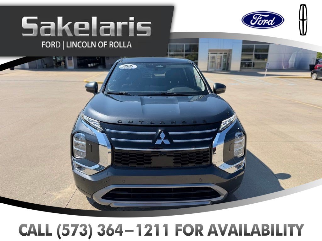 Used 2025 Mitsubishi Outlander AWD image 2
