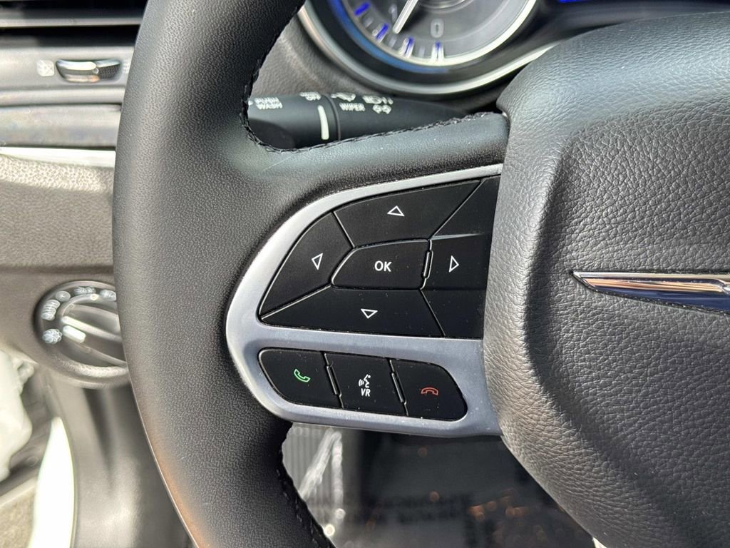Used 2023 Chrysler 300 Touring image 10