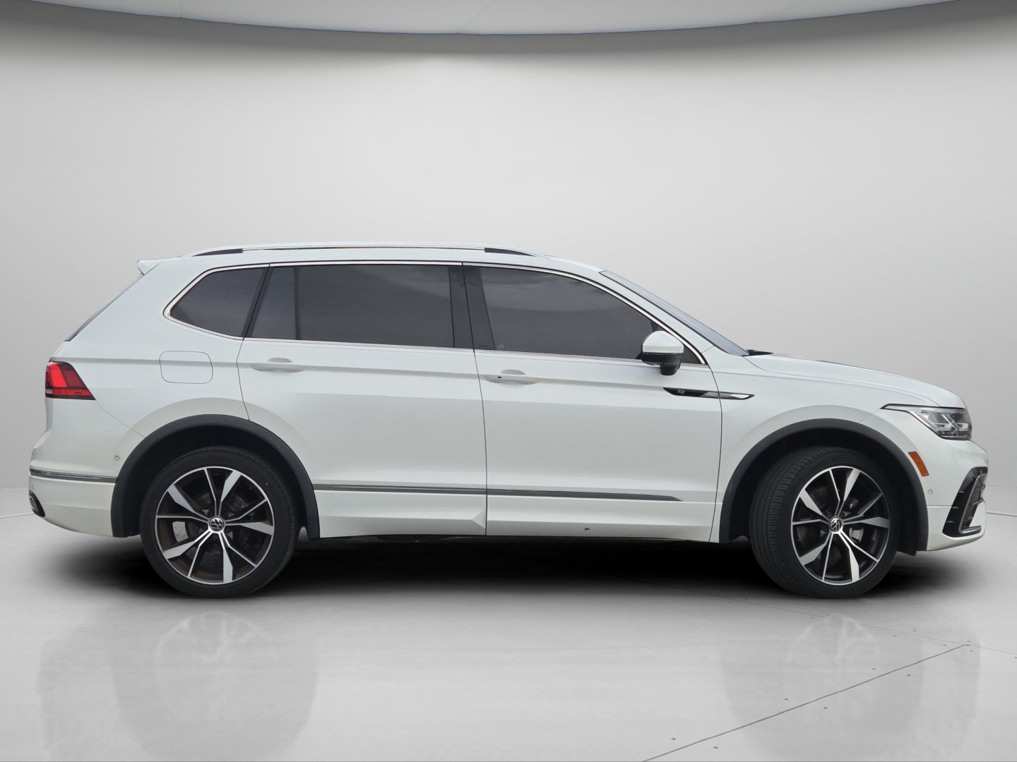 Used 2022 Volkswagen Tiguan SEL R-Line AWD/4WD image 26