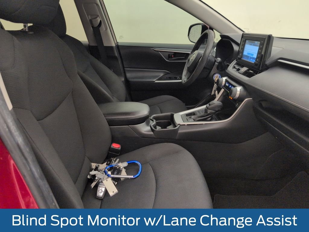 Used 2019 Toyota RAV4 LE AWD/4WD image 13