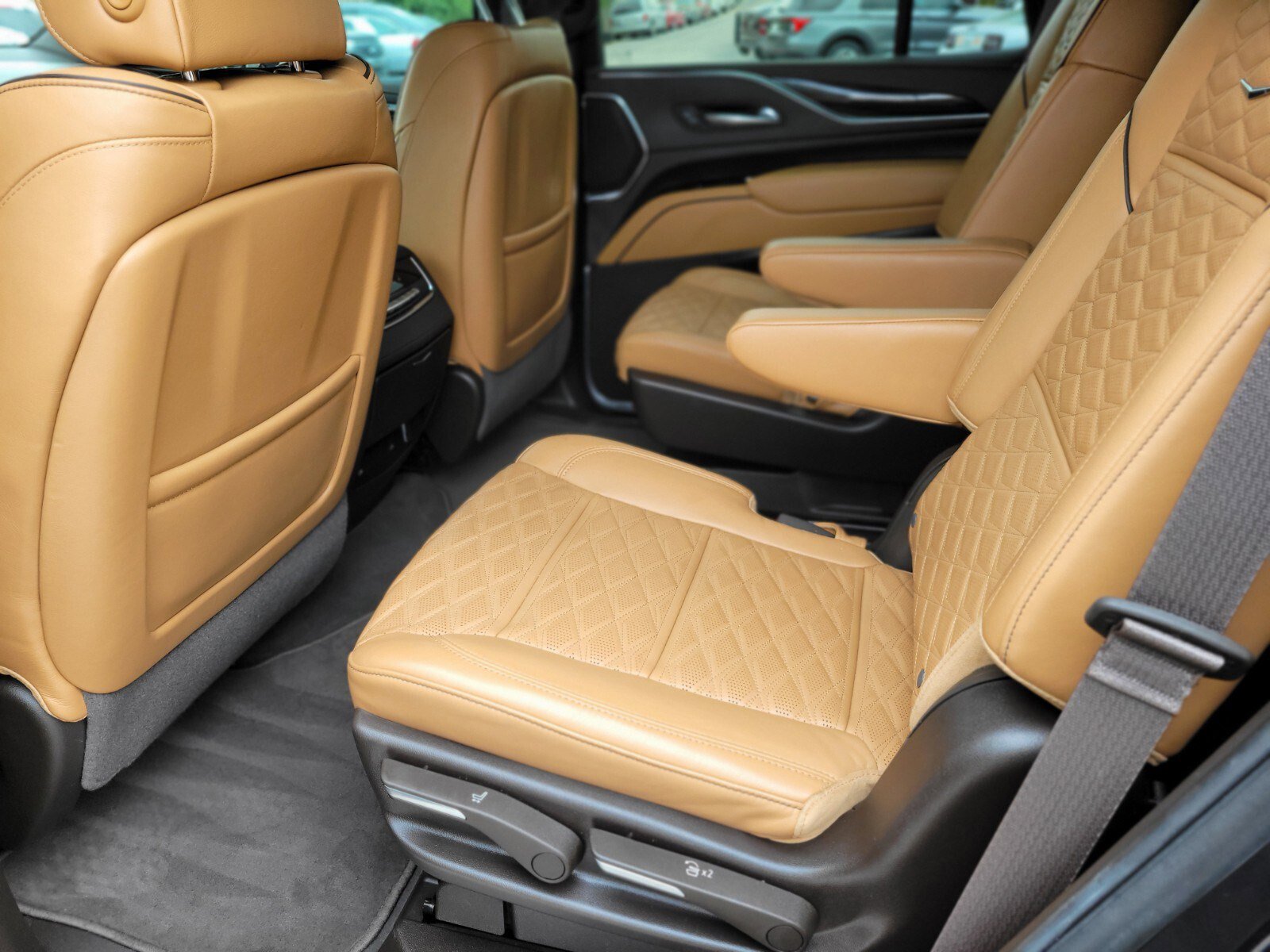 Used 2022 Cadillac Escalade Premium Luxury image 17