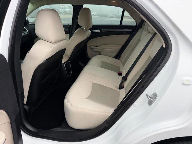 Used 2019 Chrysler 300 Touring w/ Chrome Appearance Package image 9