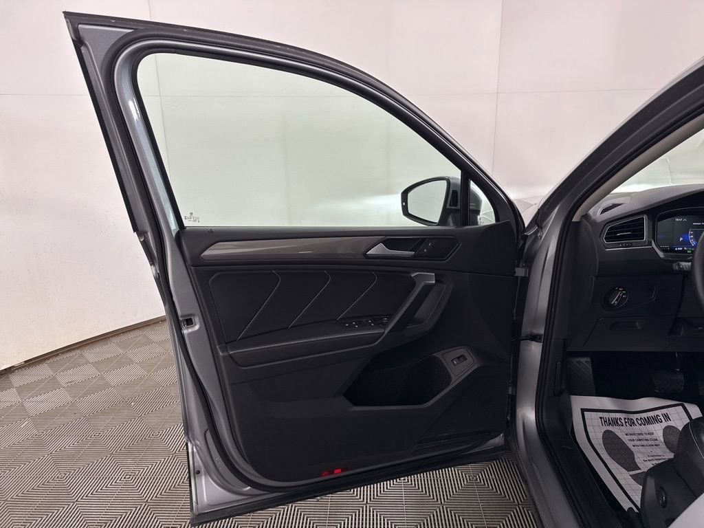 Used 2024 Volkswagen Tiguan SE image 14
