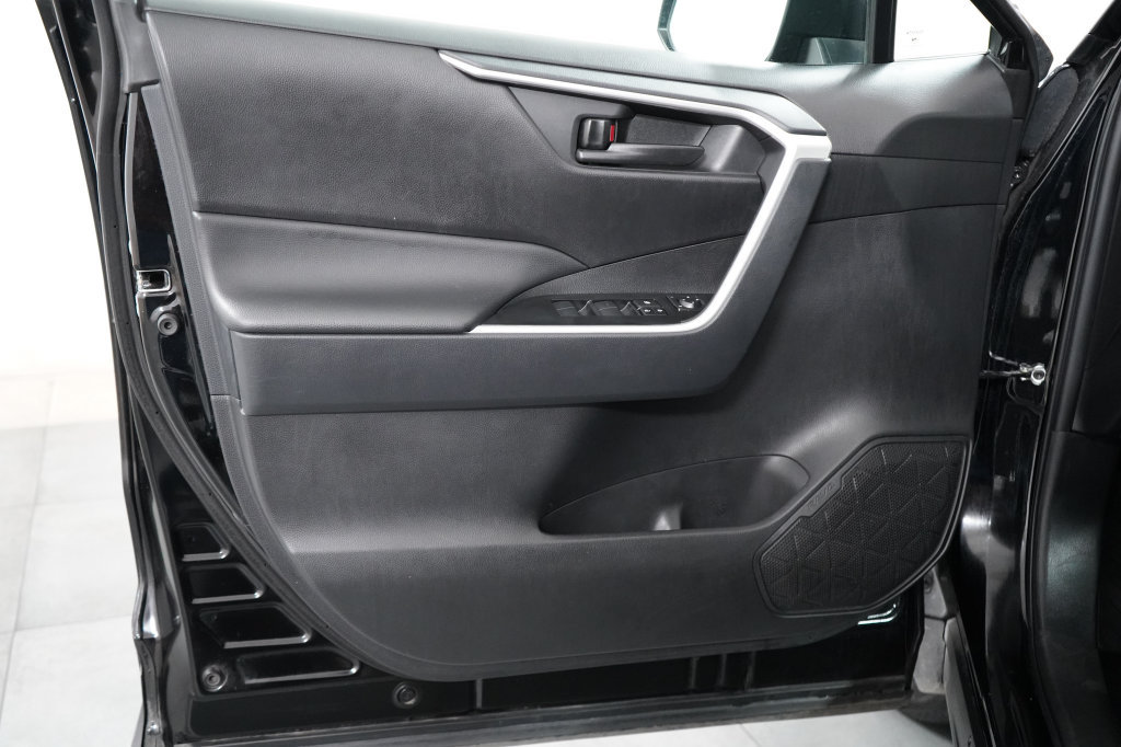 Used 2025 Toyota RAV4 LE AWD/4WD image 27