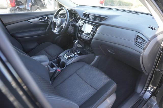 Used 2019 Nissan Rogue SV image 17