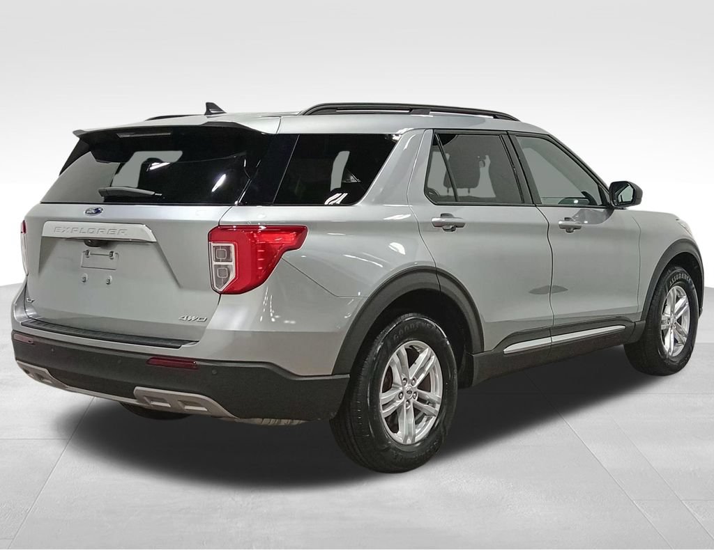 Certified 2023 Ford Explorer XLT w/ Equipment Group 202A AWD/4WD image 3