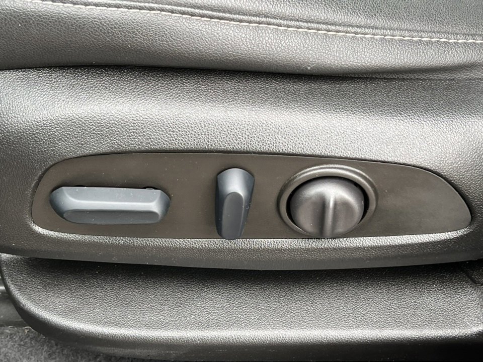 Used 2023 Chevrolet Blazer LT image 15