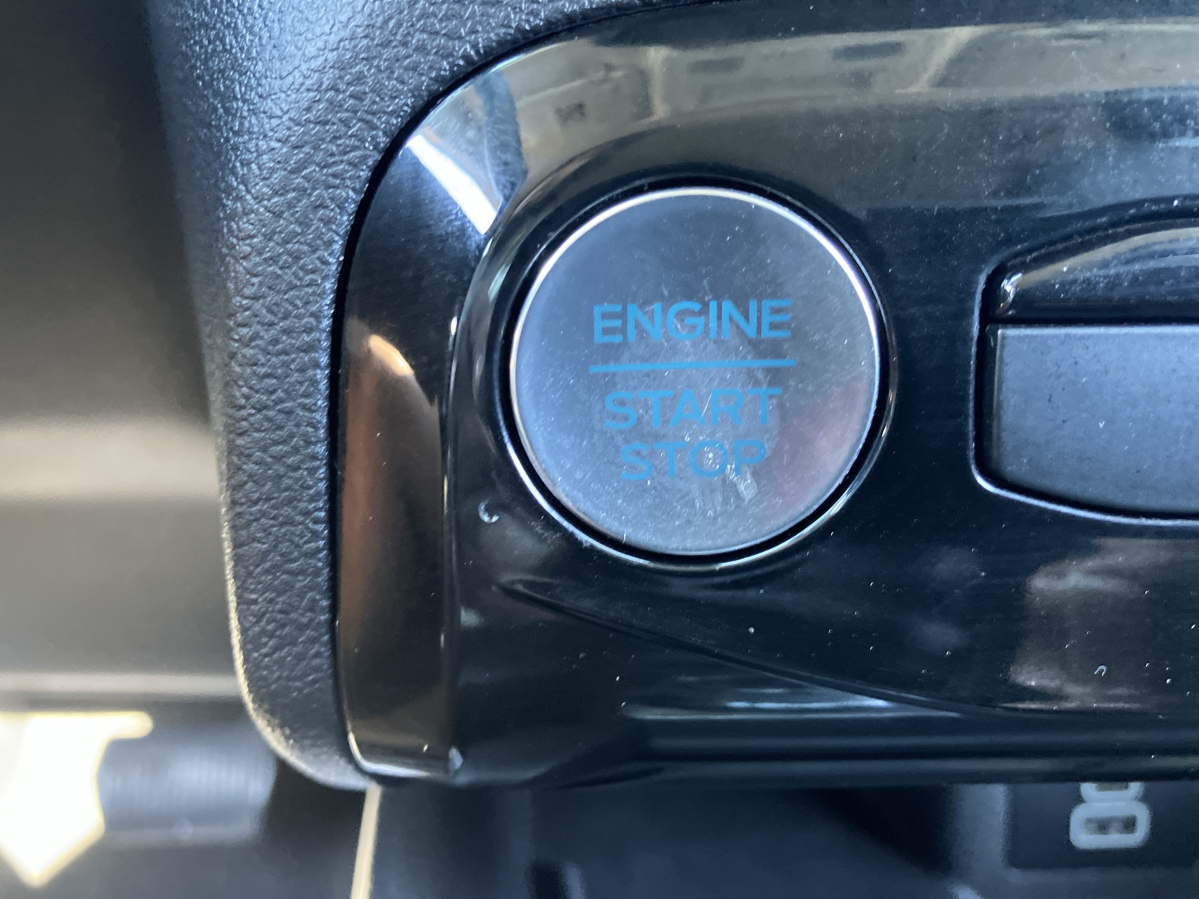 Certified 2025 Ford Escape Platinum AWD/4WD image 27