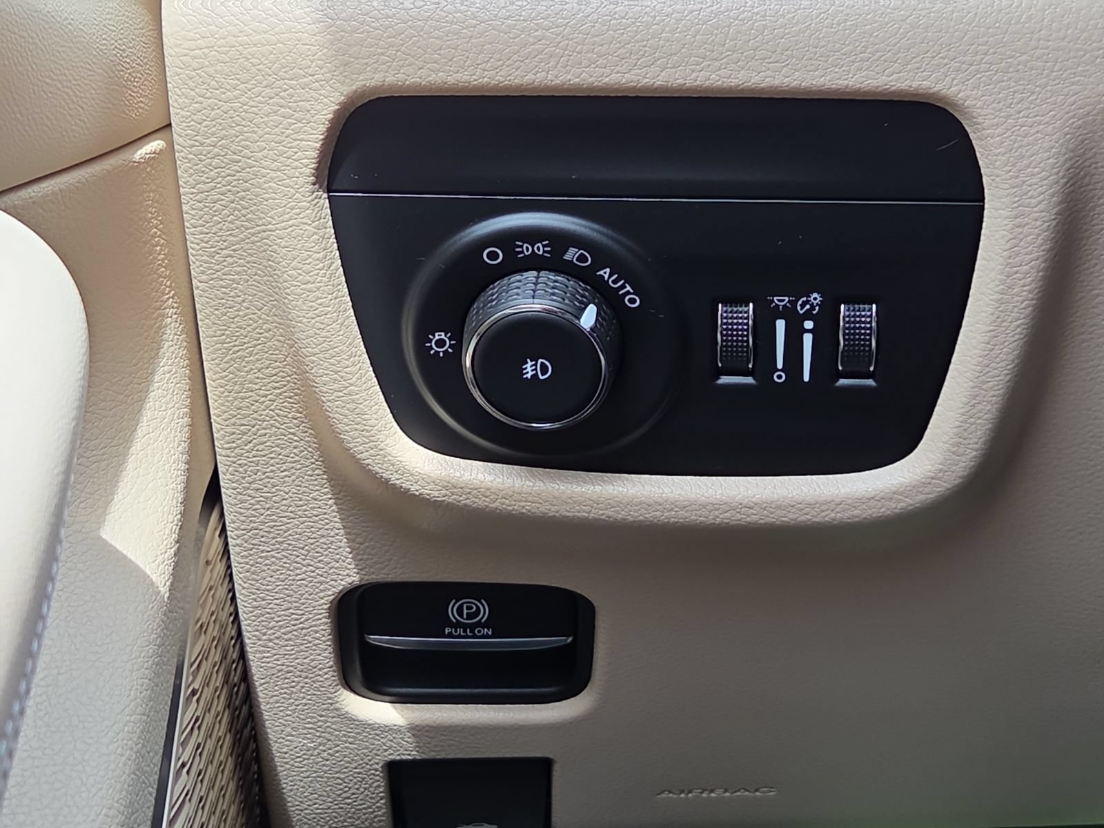 Used 2023 Jeep Grand Cherokee Limited w/ Luxury Tech Group II AWD/4WD image 19