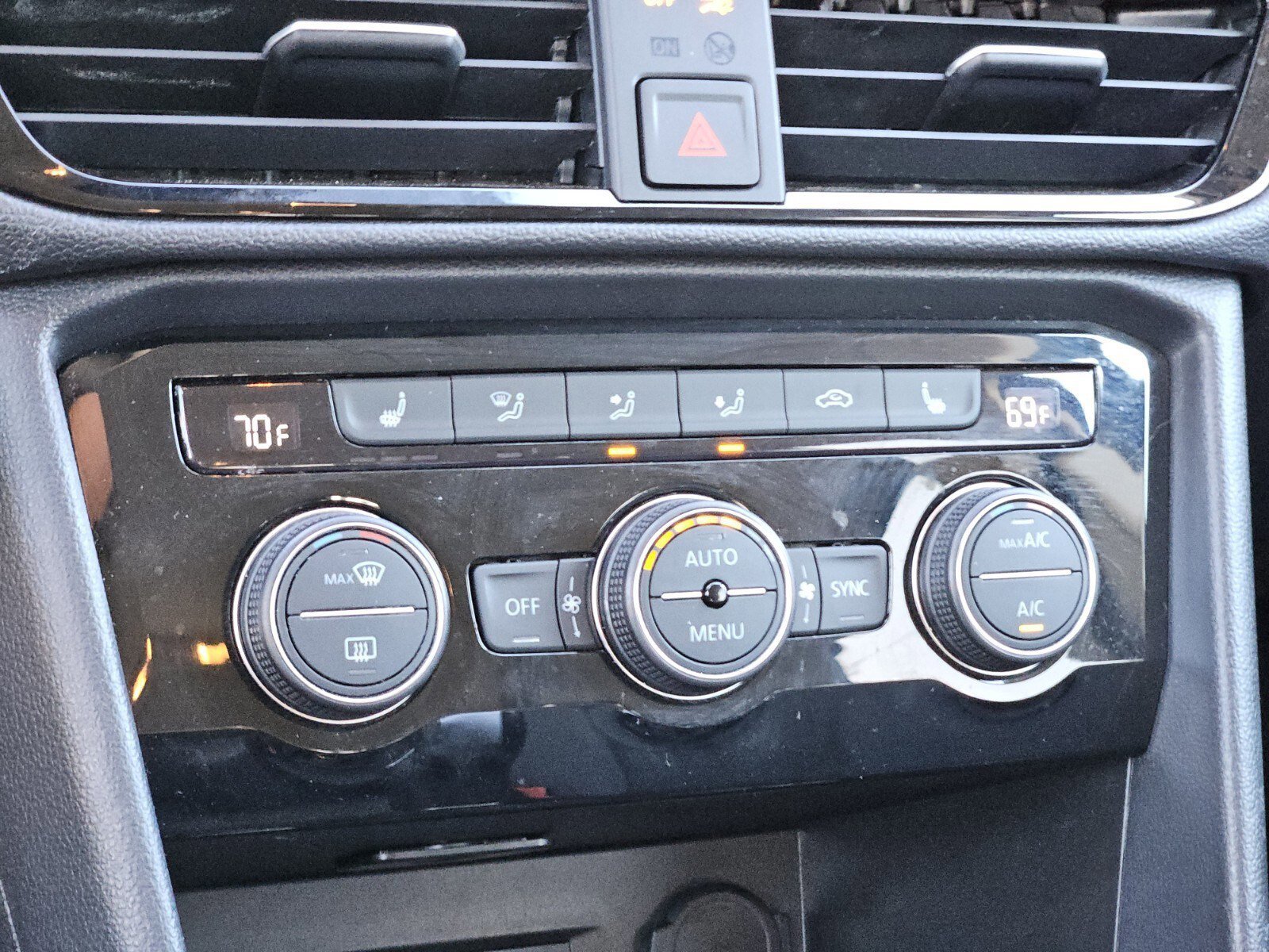 Used 2024 Volkswagen Taos SE image 22