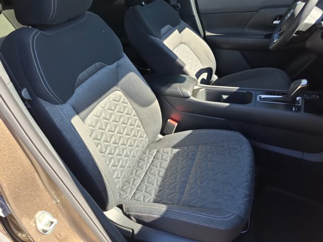 Used 2025 Nissan Kicks SV w/ SV Premium Package FWD image 34