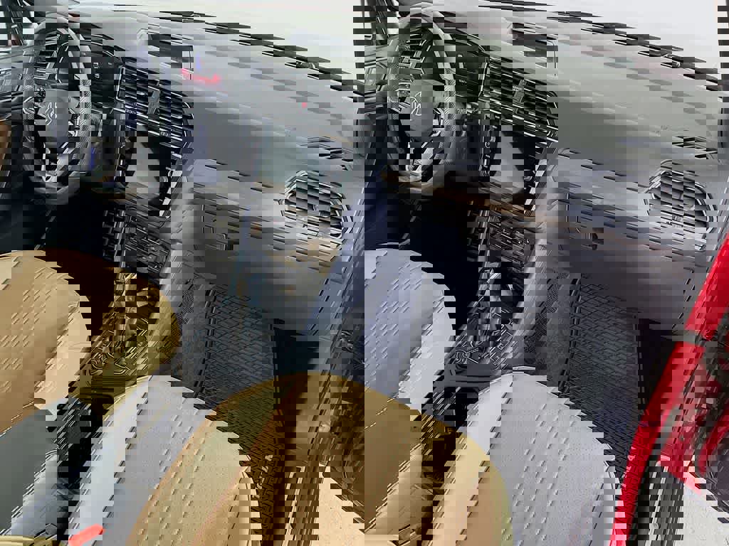 Used 2024 Volkswagen Tiguan SE R-Line image 32