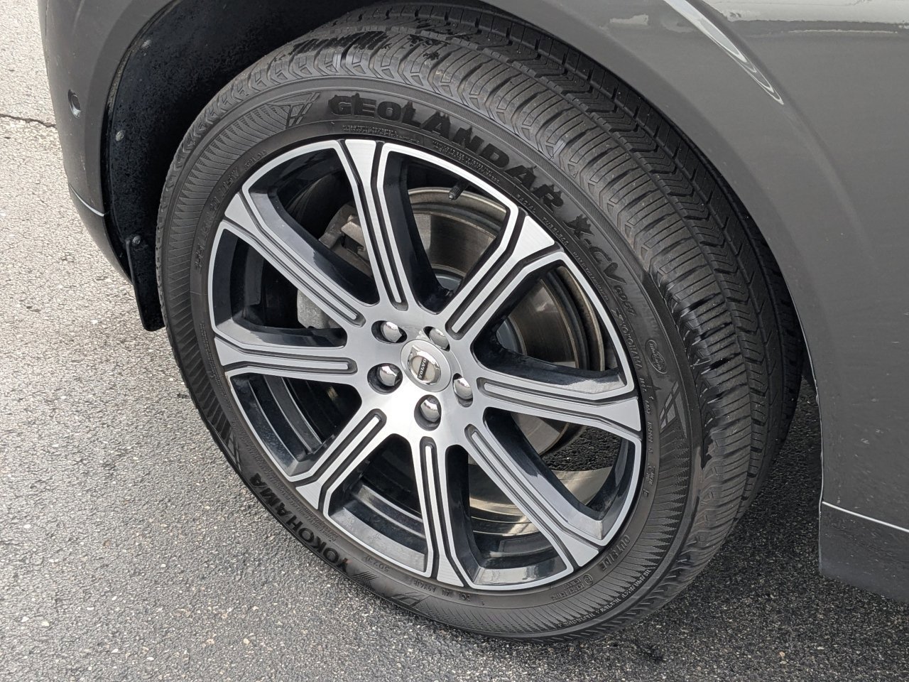 Used 2019 Volvo XC60 T5 Inscription w/ Protection Package image 12