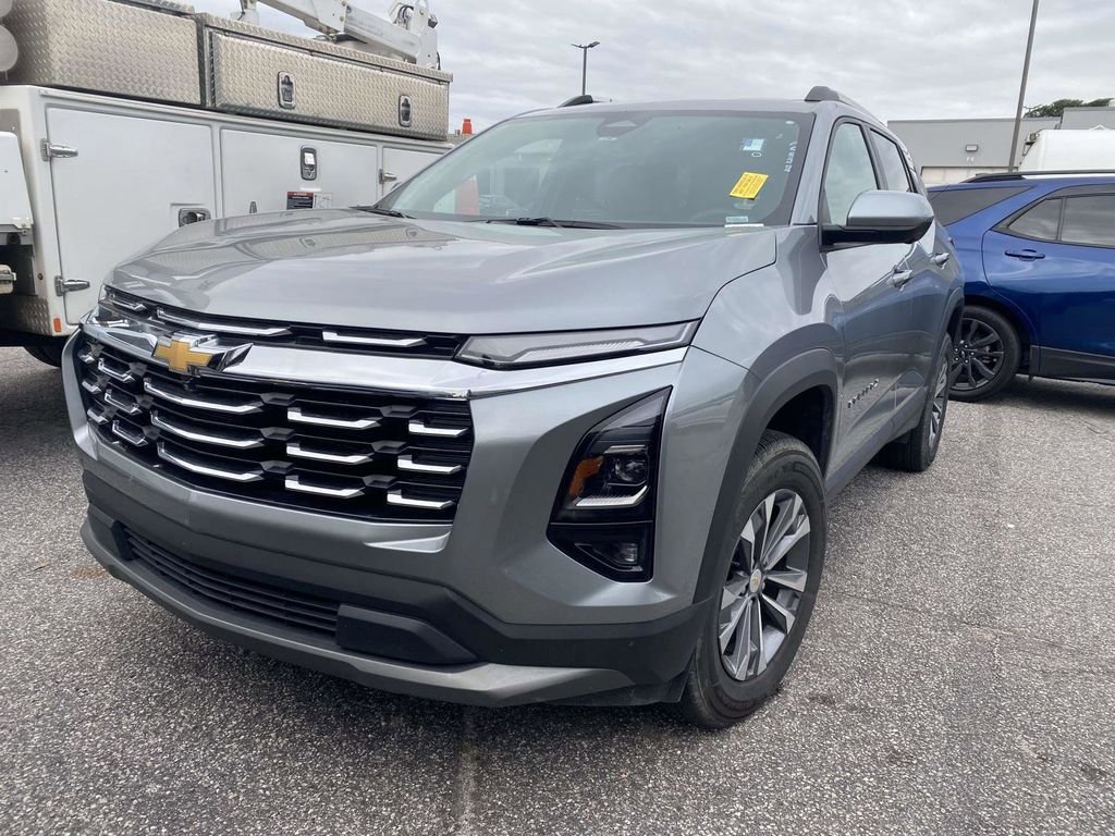 Used 2025 Chevrolet Equinox LT w/ Convenience Package II FWD image 2