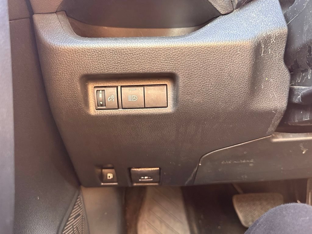 Used 2023 Toyota RAV4 LE AWD/4WD image 32