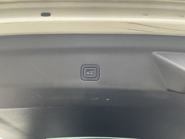 Used 2023 GMC Yukon SLT image 38