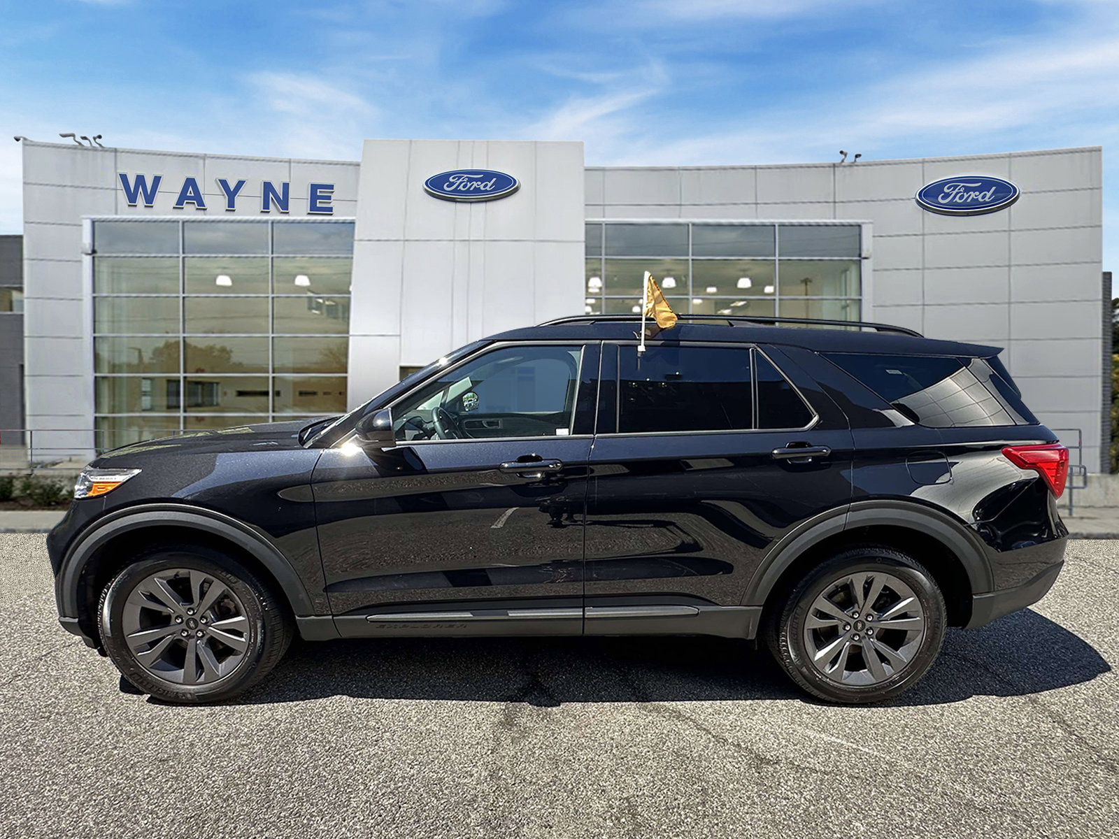 Certified 2023 Ford Explorer XLT w/ Equipment Group 202A AWD/4WD image 7