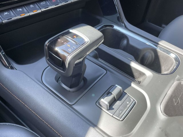 Used 2025 GMC Sierra 1500 AT4 w/ AT4 Premium Package AWD/4WD image 32