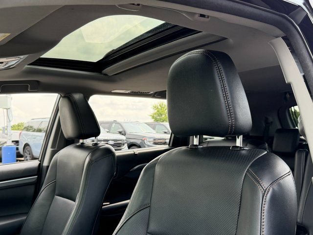 Used 2018 Toyota Highlander Limited AWD/4WD image 10