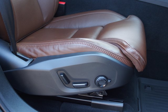 Used 2023 Volvo XC60 B5 Ultimate w/ Protection Package Premier FWD image 13