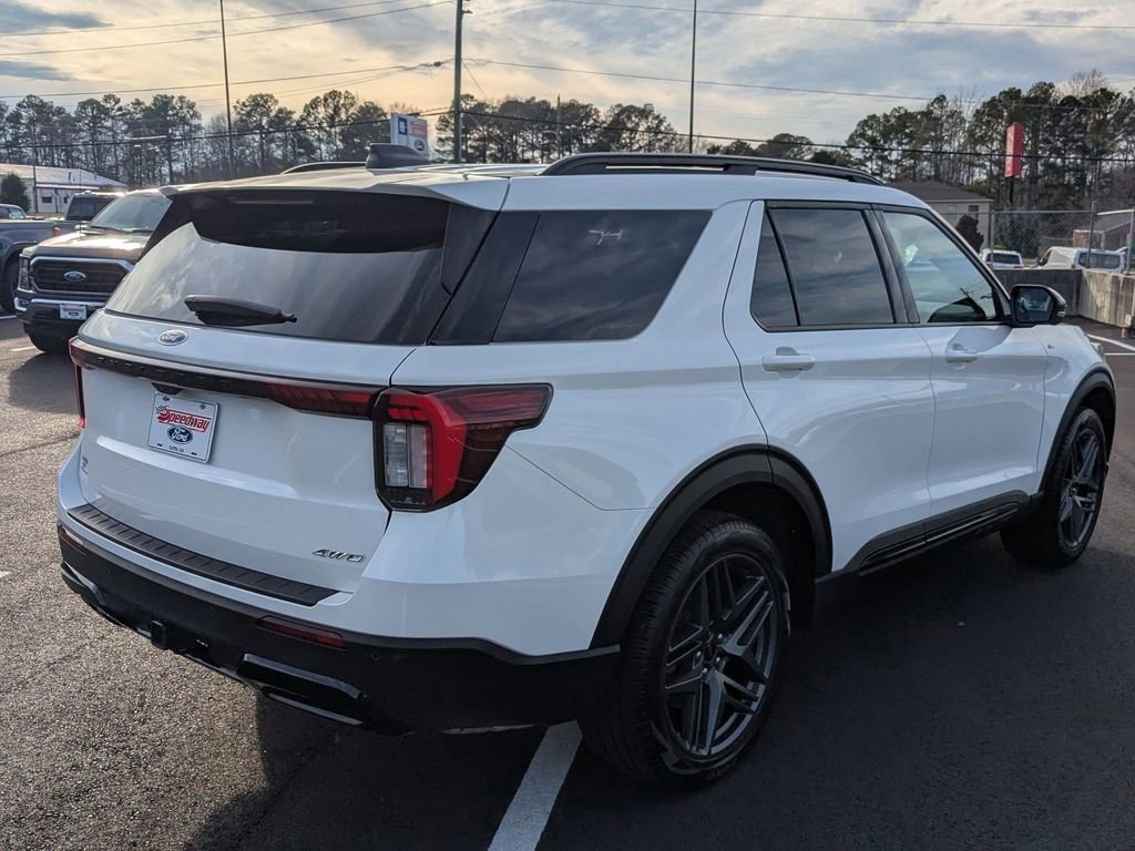 Certified 2025 Ford Explorer ST-Line w/ Premium Package image 6