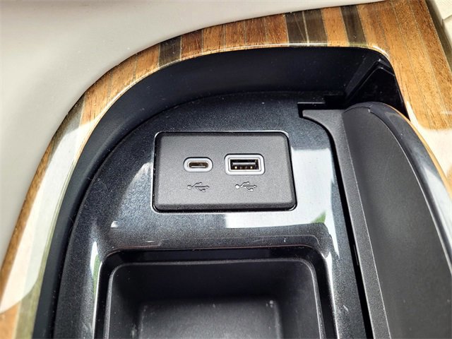 Used 2022 Cadillac Escalade Premium Luxury Platinum w/ Heavy-Duty Trailer Package image 20