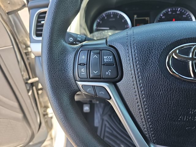 Used 2019 Toyota Highlander LE FWD image 11