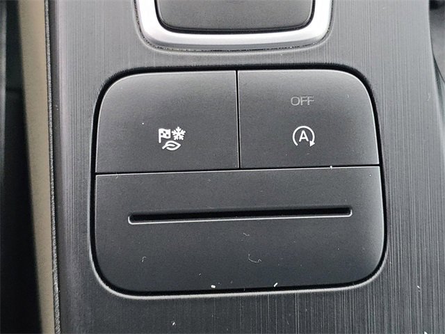 Certified 2022 Ford Escape SE w/ SE Sport Appearance Package image 32