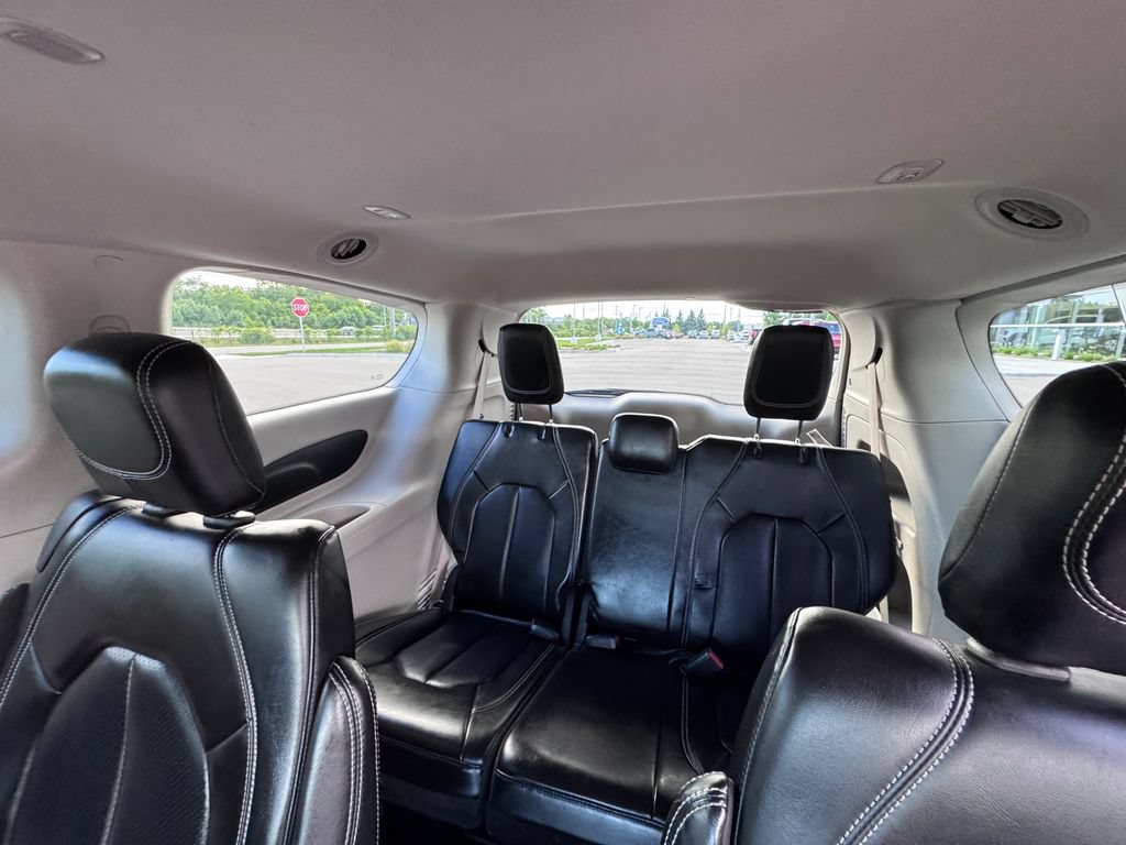 Used 2023 Chrysler Pacifica Touring-L FWD image 29