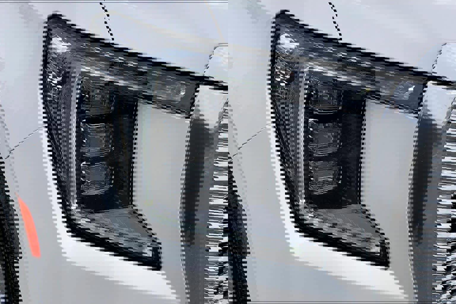 Used 2021 GMC Yukon Denali w/ Denali Premium Package image 28