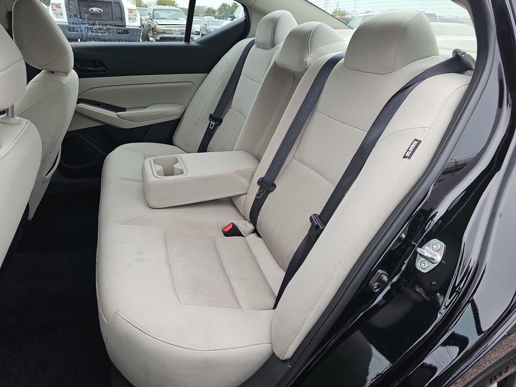 Used 2025 Nissan Altima 2.5 SV FWD image 13