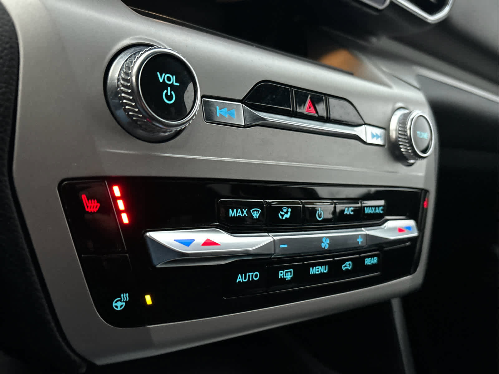 Certified 2023 Ford Explorer XLT w/ Equipment Group 202A image 21