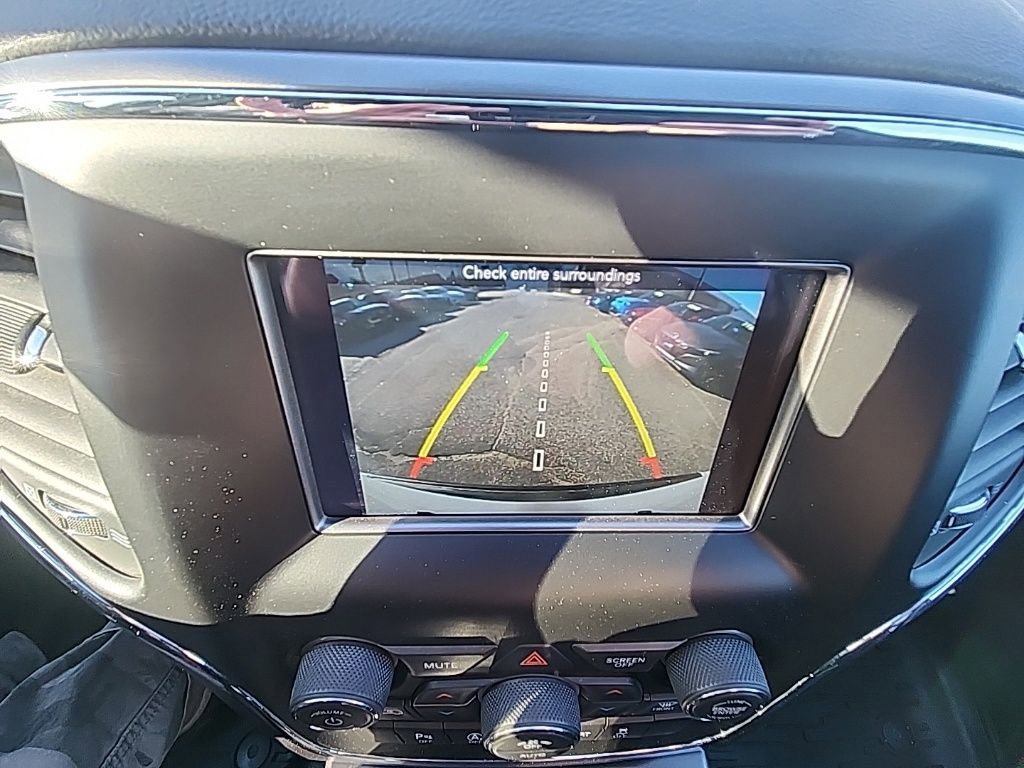 Used 2019 Jeep Grand Cherokee Laredo image 17