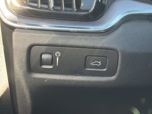 Used 2019 Volvo S60 T5 Momentum w/ Premium Package image 16