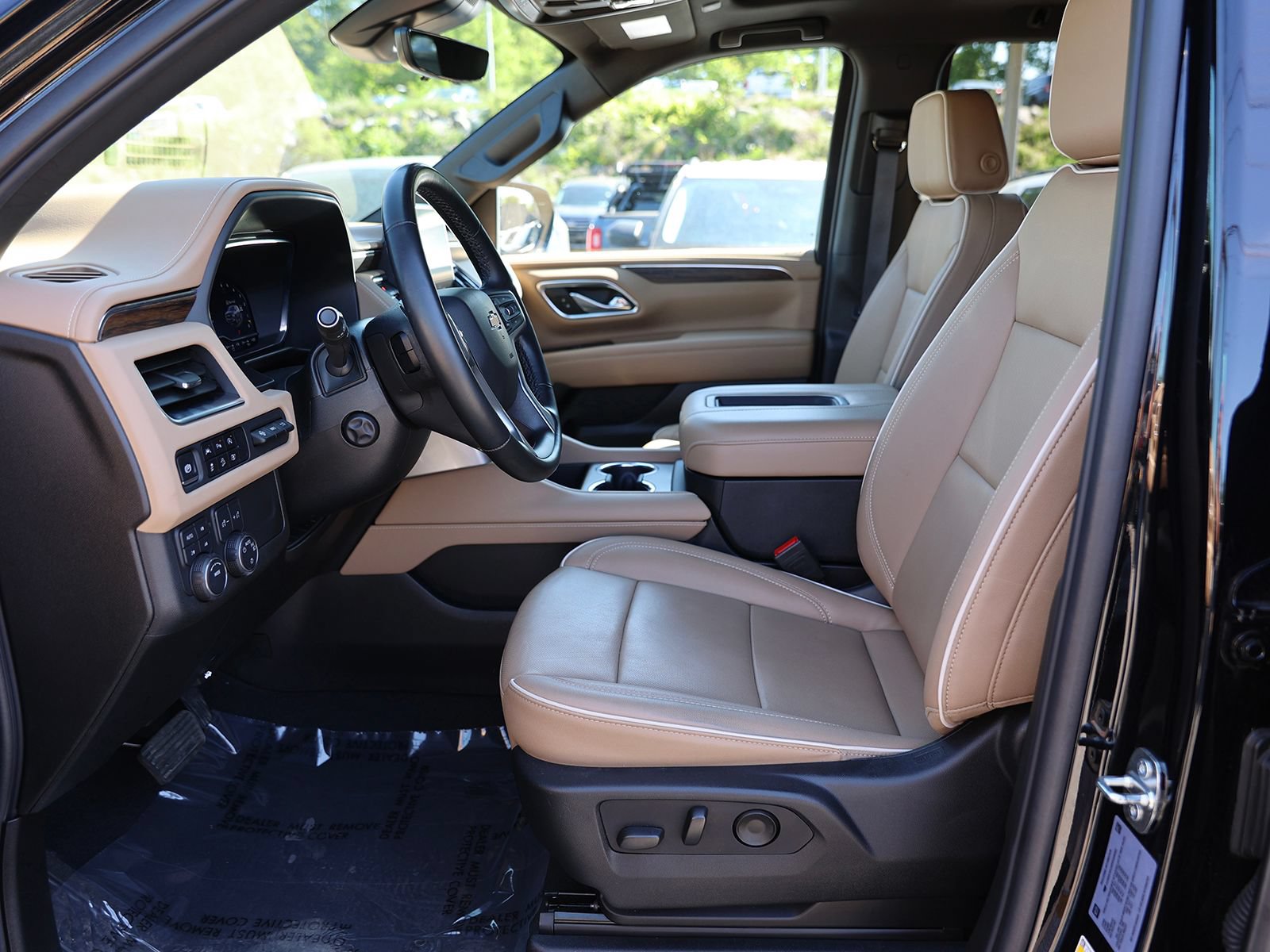 Used 2024 Chevrolet Tahoe Premier AWD/4WD image 19
