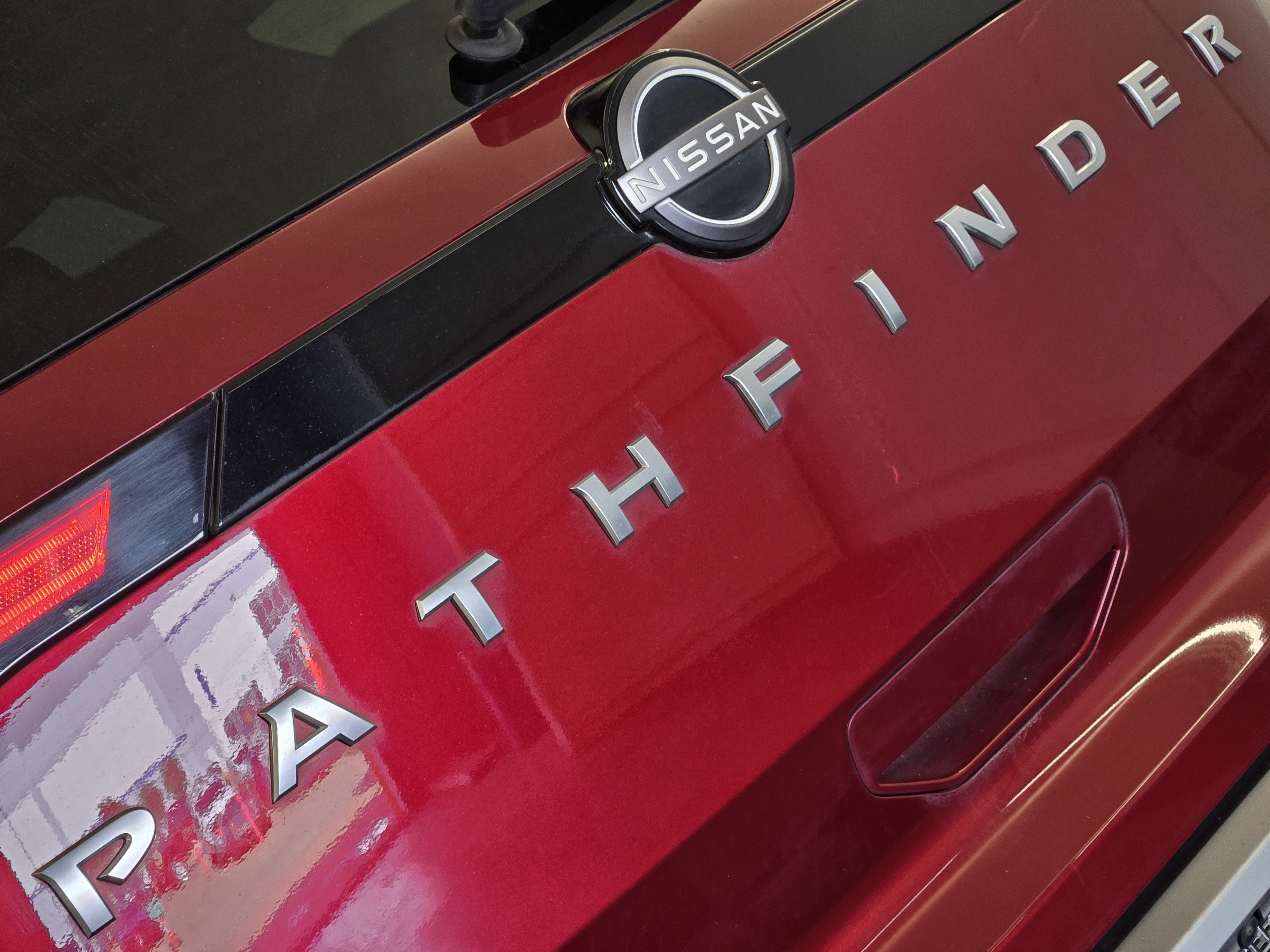 Used 2022 Nissan Pathfinder SL AWD/4WD image 12