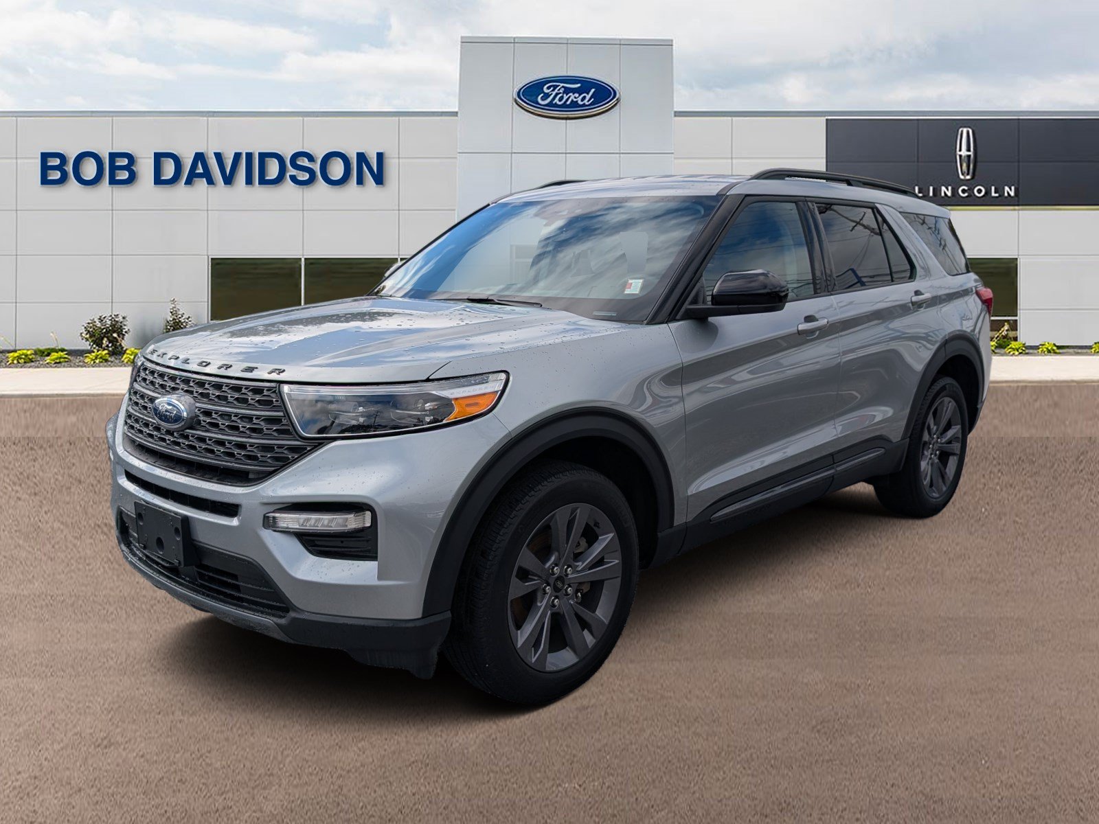 Certified 2023 Ford Explorer XLT w/ Equipment Group 202A