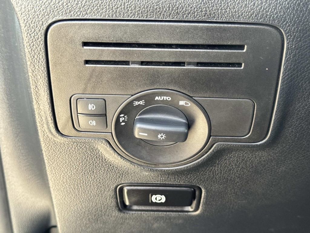 Used 2023 Mercedes-Benz Metris image 27
